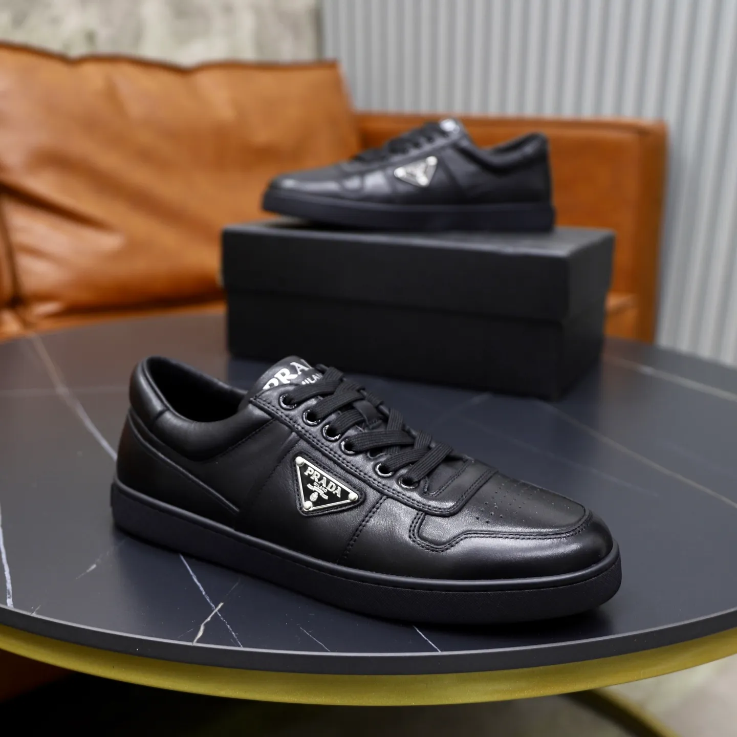 Factory price: 600💰Top original order Brand: PRADA (Prada) Standard code: Men's size 38/44 (45 can be customized) Grade: Same as the official website Material: Original cowhide surface splicing, cowhide lining, original wear-resistant soft outsole Style category: casual sports shoes, young fashion, European and American trends, British style Color: actual picture color